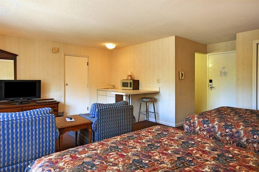 Econo Lodge Inn & Suites גרוטון מראה חיצוני תמונה