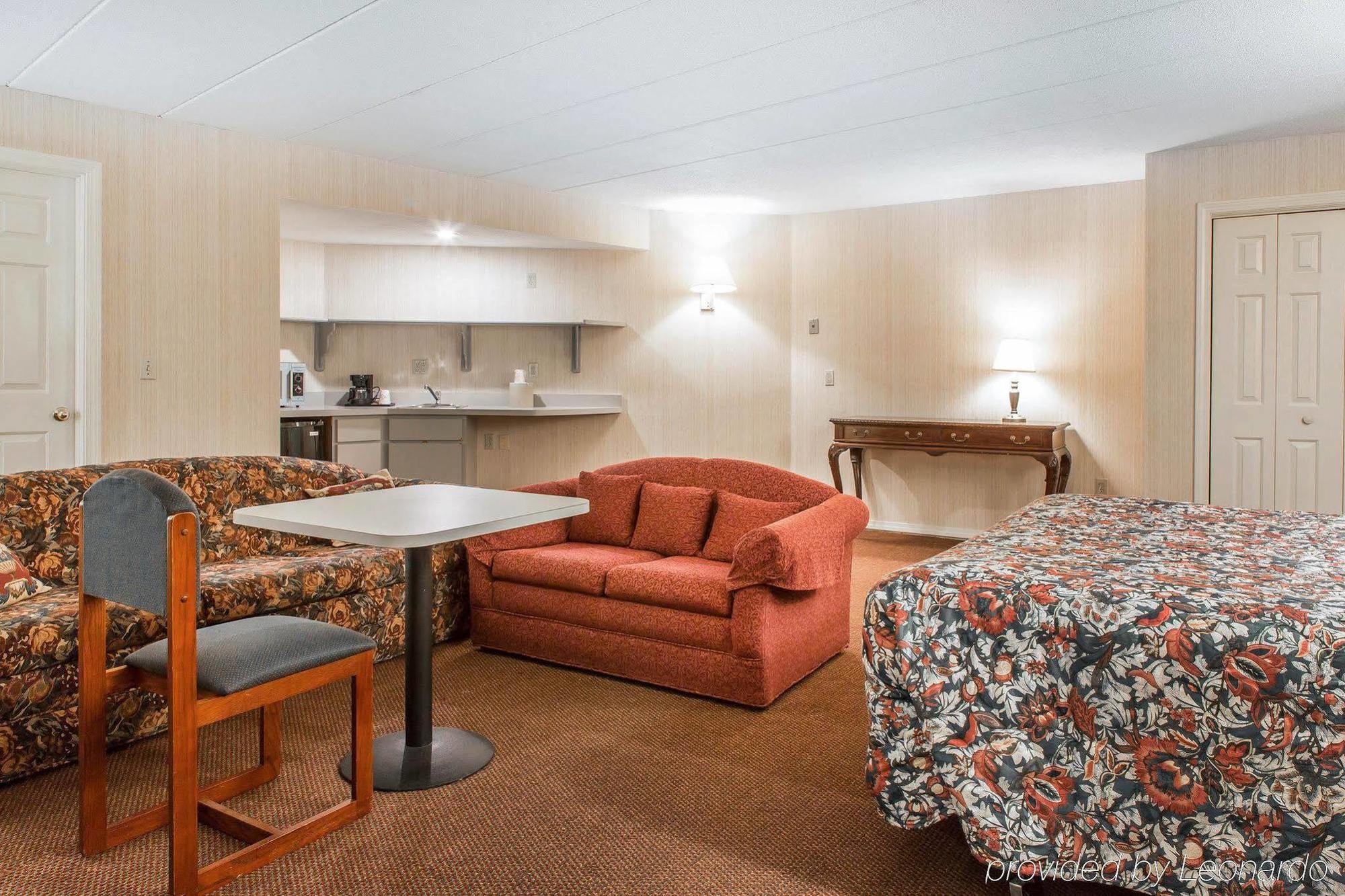 Econo Lodge Inn & Suites גרוטון מראה חיצוני תמונה