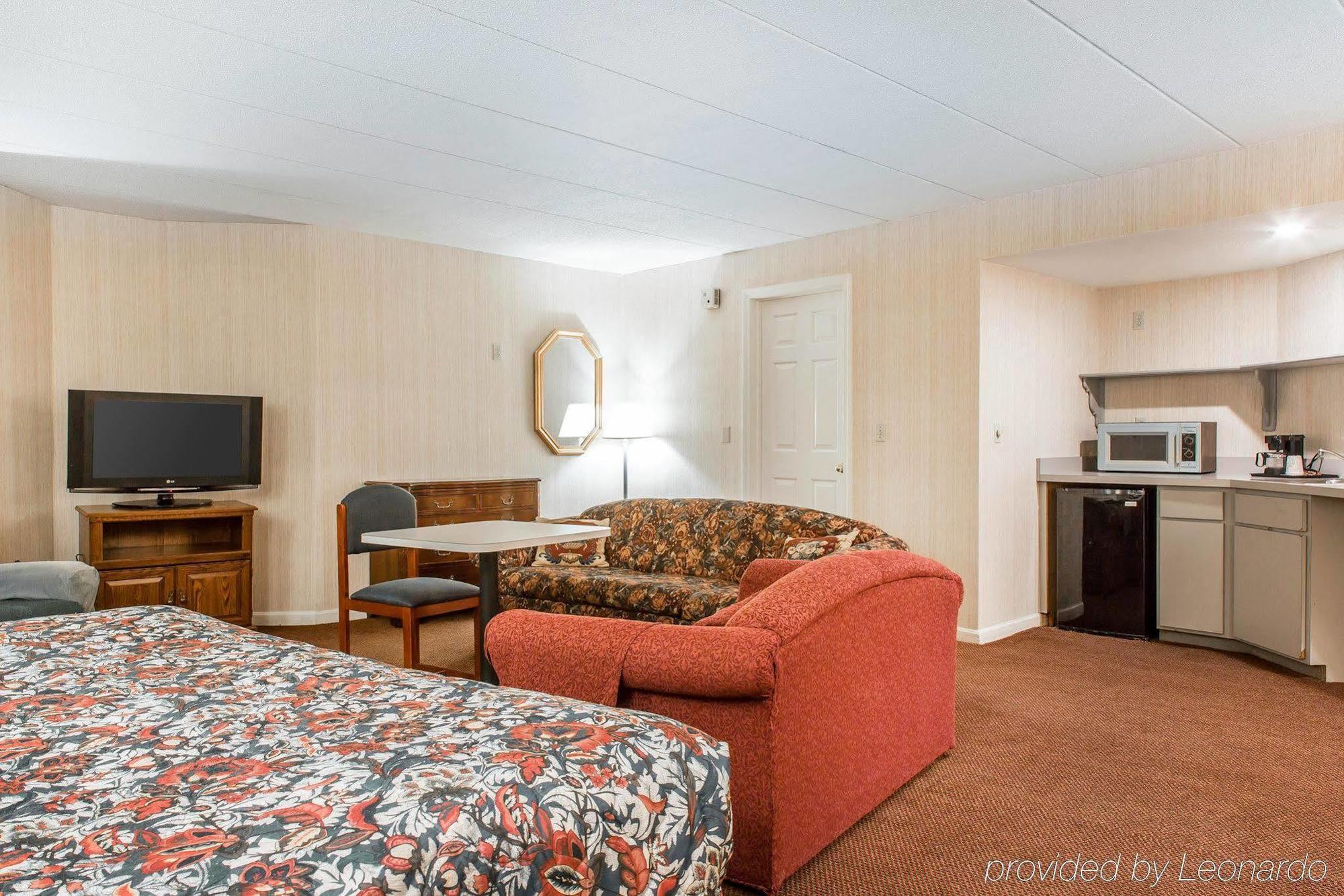 Econo Lodge Inn & Suites גרוטון מראה חיצוני תמונה