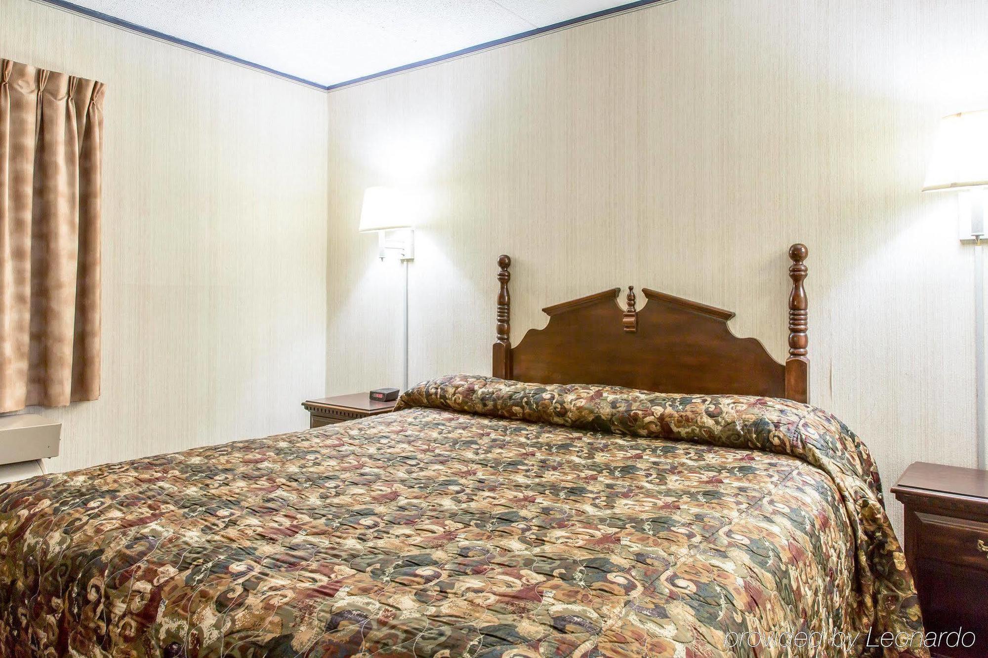 Econo Lodge Inn & Suites גרוטון מראה חיצוני תמונה