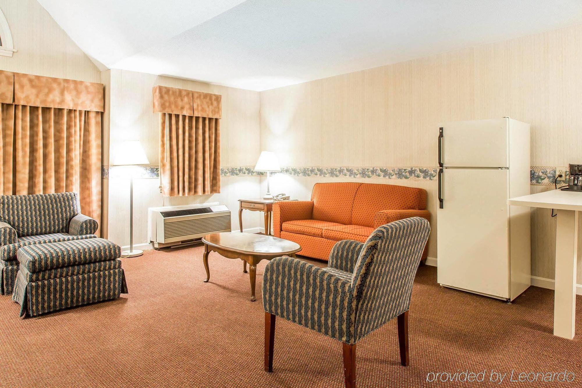 Econo Lodge Inn & Suites גרוטון מראה חיצוני תמונה