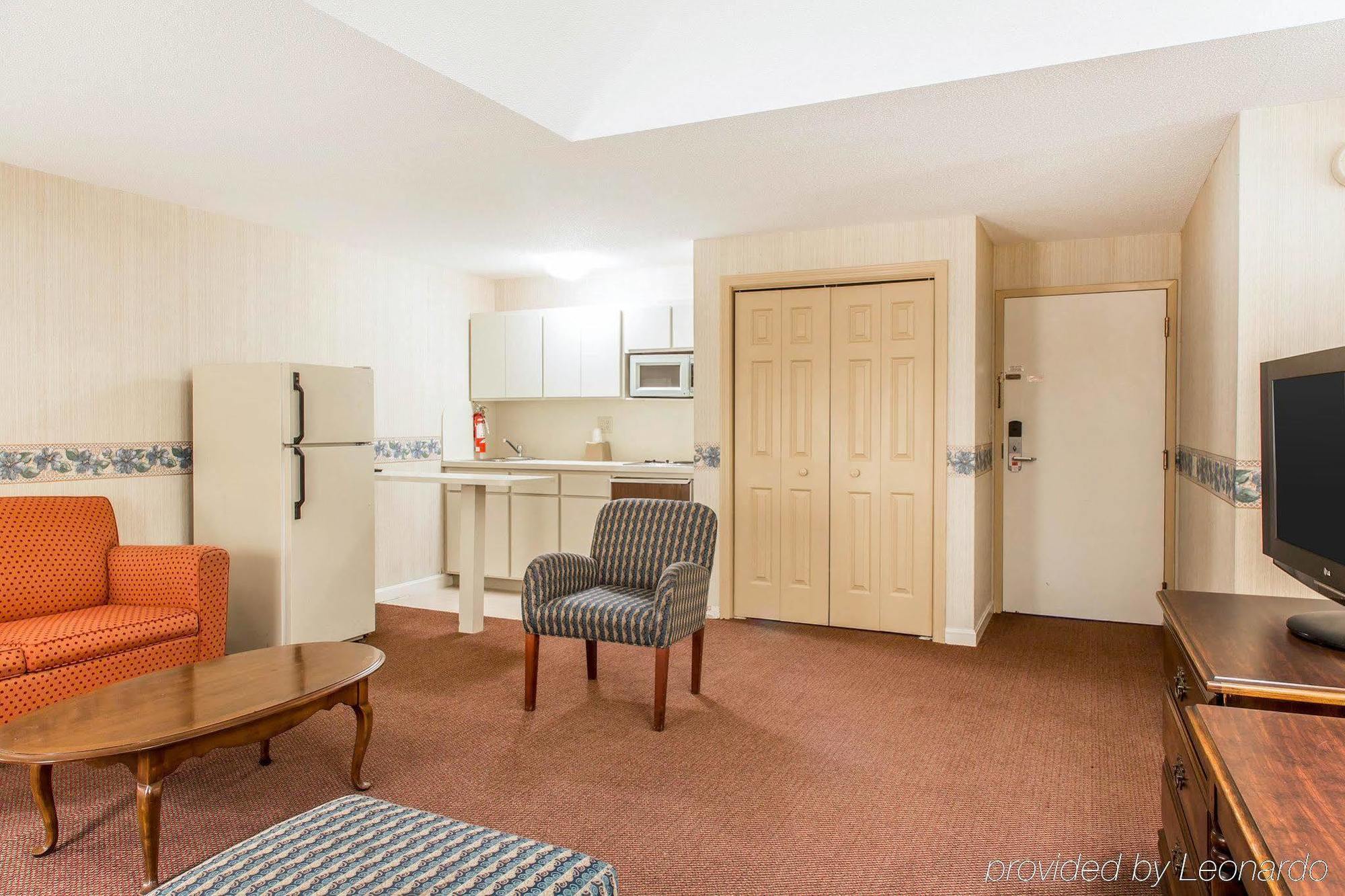 Econo Lodge Inn & Suites גרוטון מראה חיצוני תמונה