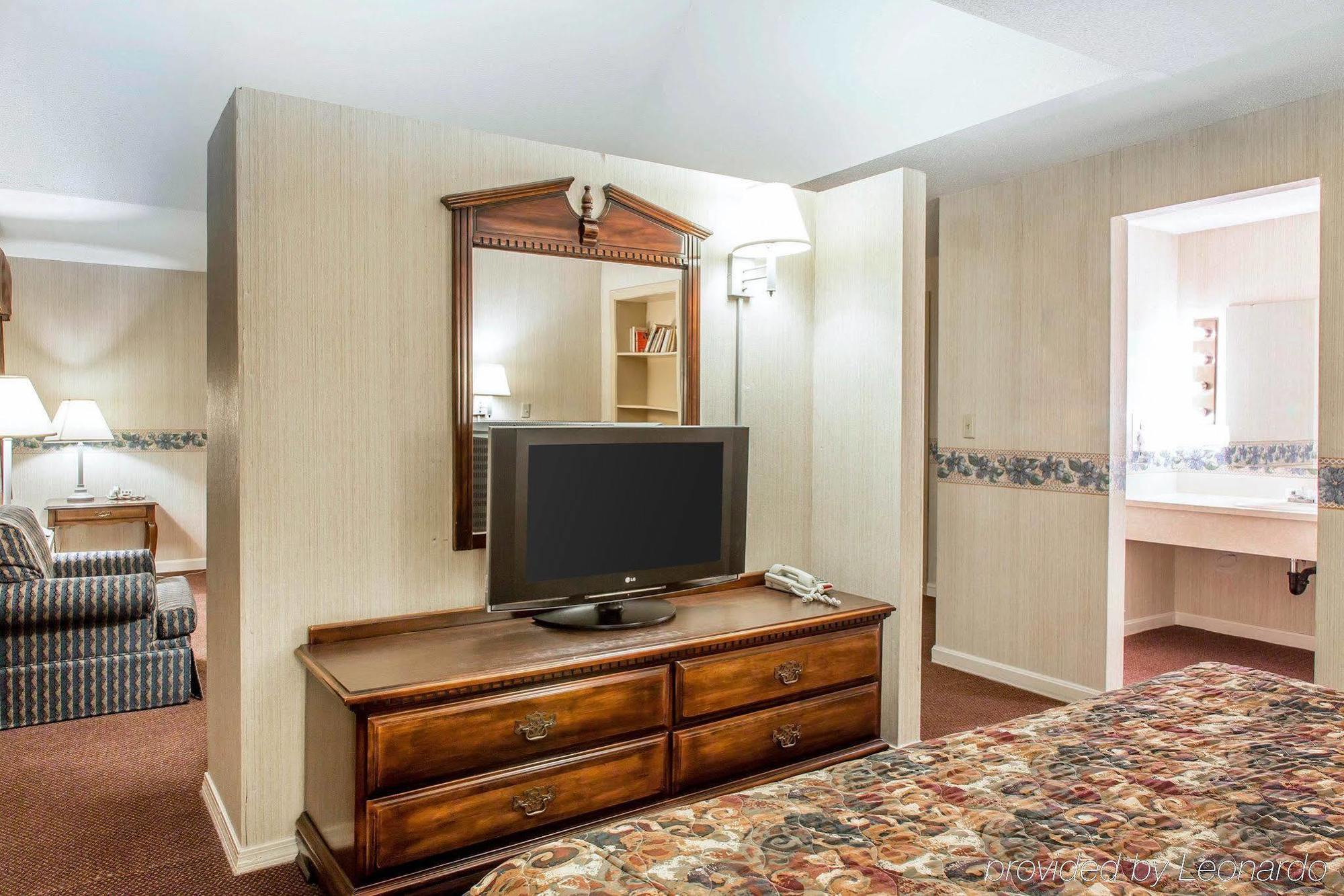 Econo Lodge Inn & Suites גרוטון מראה חיצוני תמונה