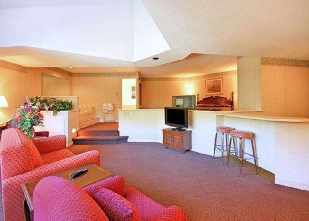 Econo Lodge Inn & Suites גרוטון חדר תמונה