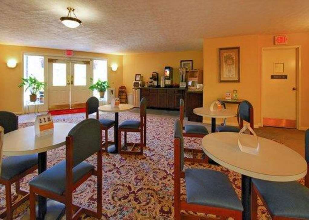 Econo Lodge Inn & Suites גרוטון מסעדה תמונה
