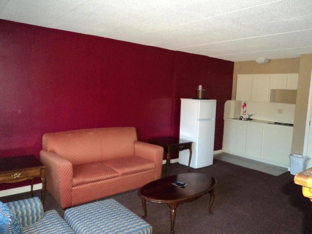 Econo Lodge Inn & Suites גרוטון מראה חיצוני תמונה