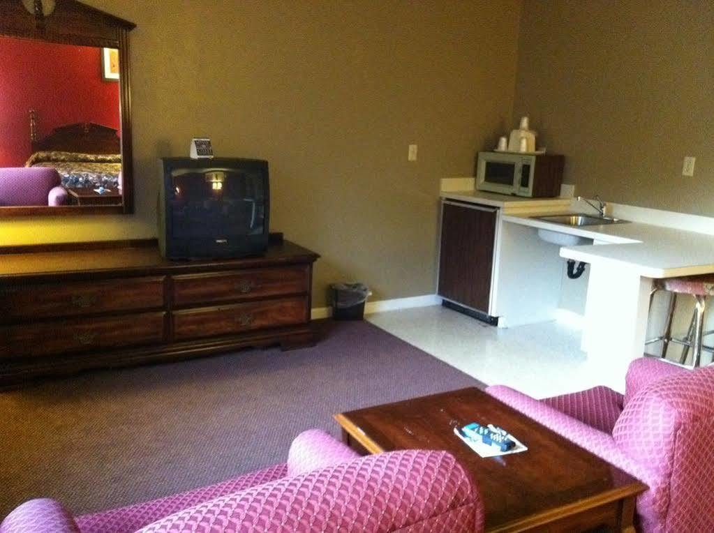 Econo Lodge Inn & Suites גרוטון מראה חיצוני תמונה