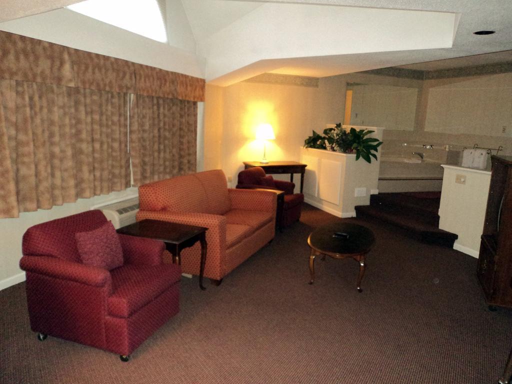 Econo Lodge Inn & Suites גרוטון מראה חיצוני תמונה